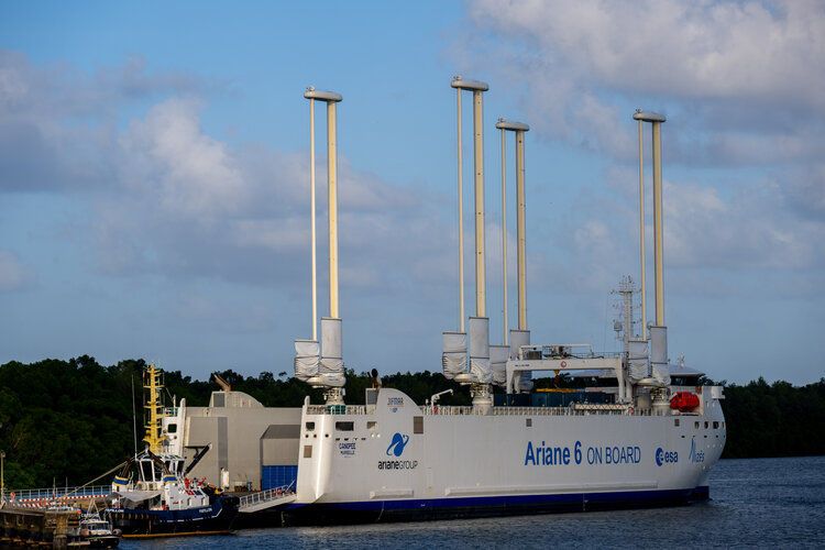 Ariane 6 ready for unloading