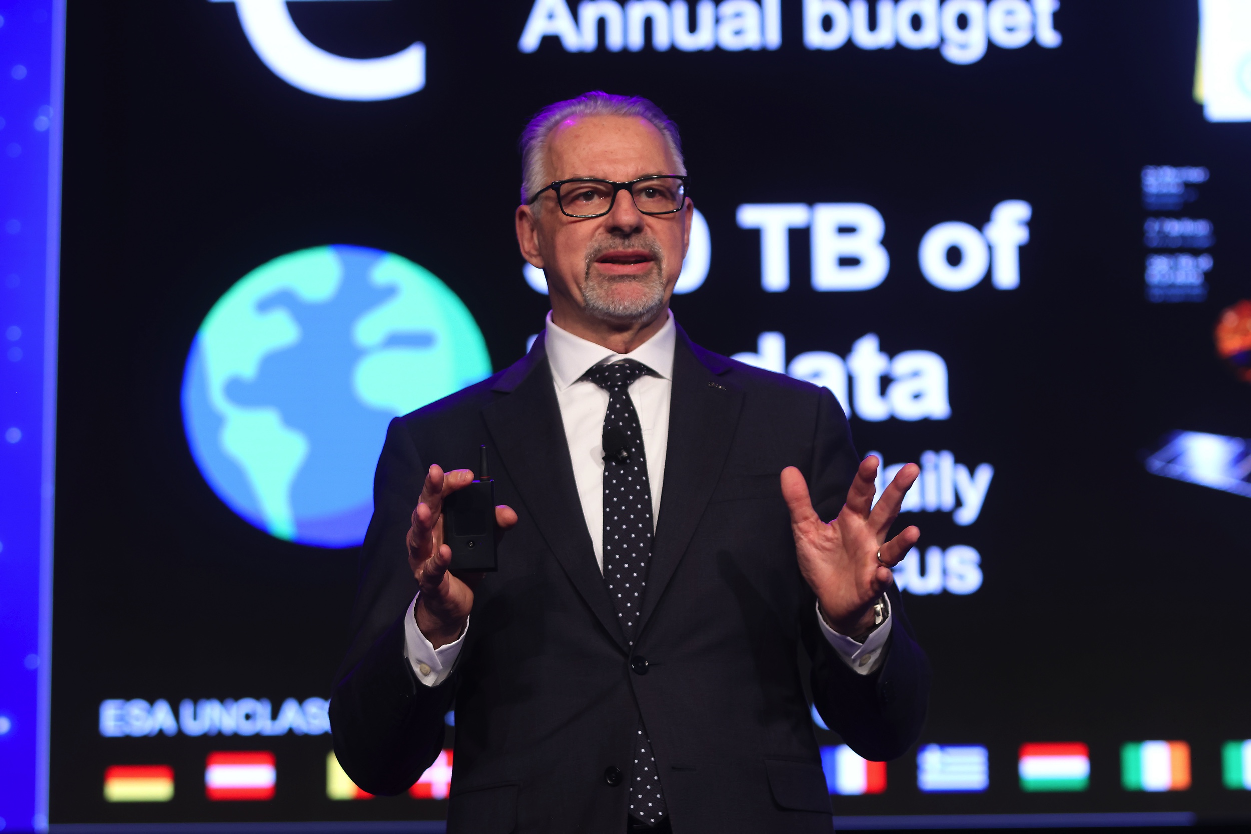 Aschbacher calls on Europe to increase space spending