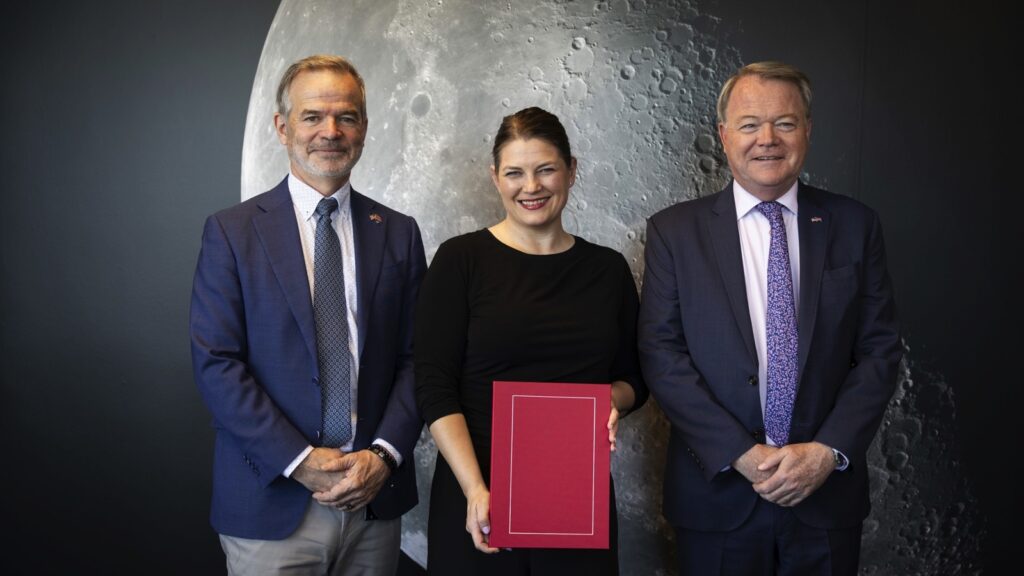 Norway signs Artemis Accords