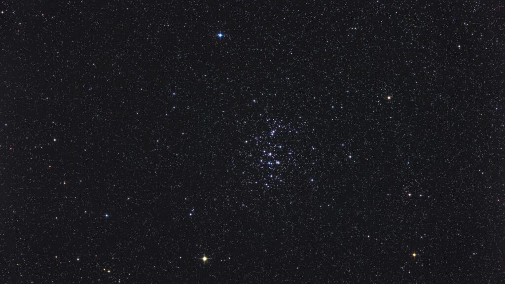 See the moon and Mars buzz a cosmic Beehive this weekend