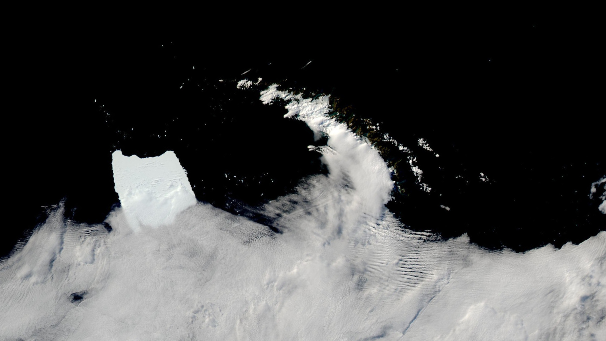 See the world's largest iceberg stranded in the South Atlantic (satellite photo)