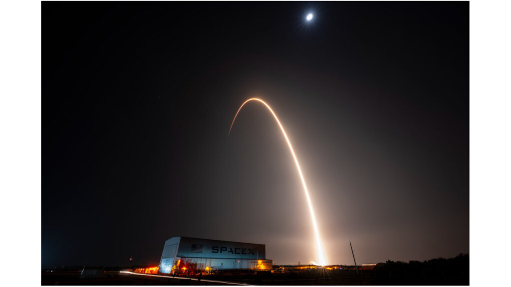 SpaceX Falcon 9 rocket launches 28 Starlink satellites to orbit from Florida (photos)