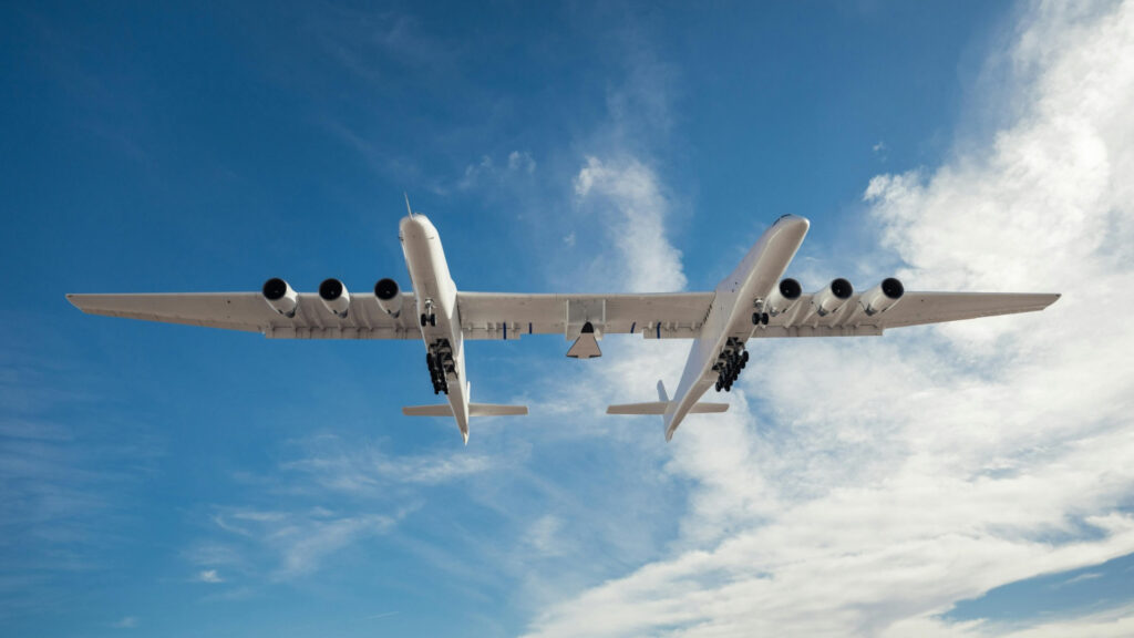 Stratolaunch's Talon-A2 prototype goes hypersonic after dropping from world's largest airplane (photos)