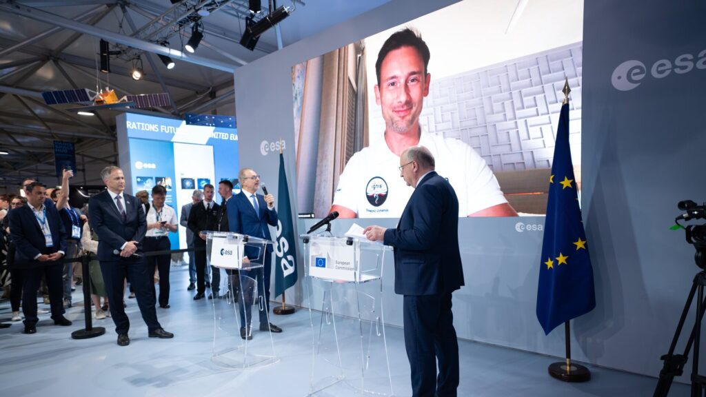 Call with Sławosz Uznański-Wiśniewski at Paris Air Show 2025