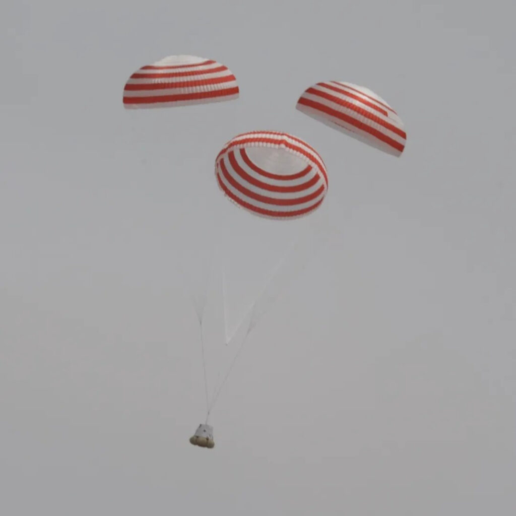China's next-gen astronaut capsule for moon missions aces crucial pad-abort test (video)