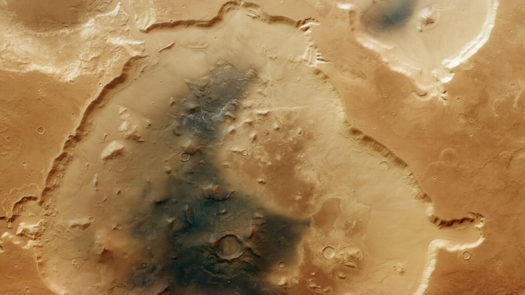 European Mars orbiter spies crumbling crater 'soaked in layers of Martian history' (photo)