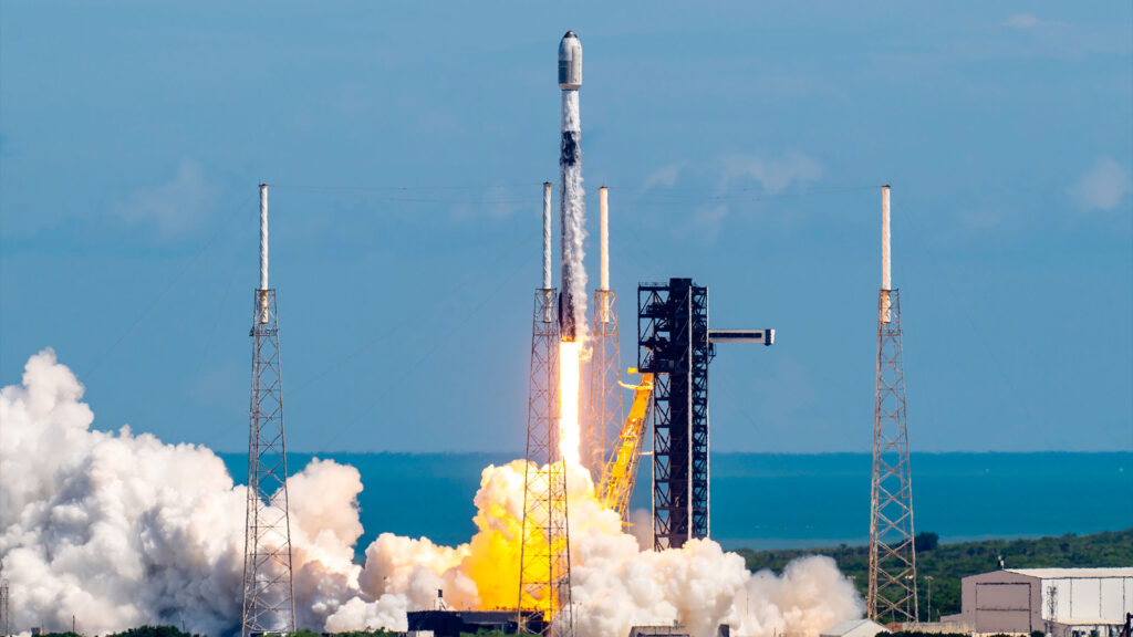From the Cape to the constellation: SpaceX launches 27 more Starlink satellites (video)