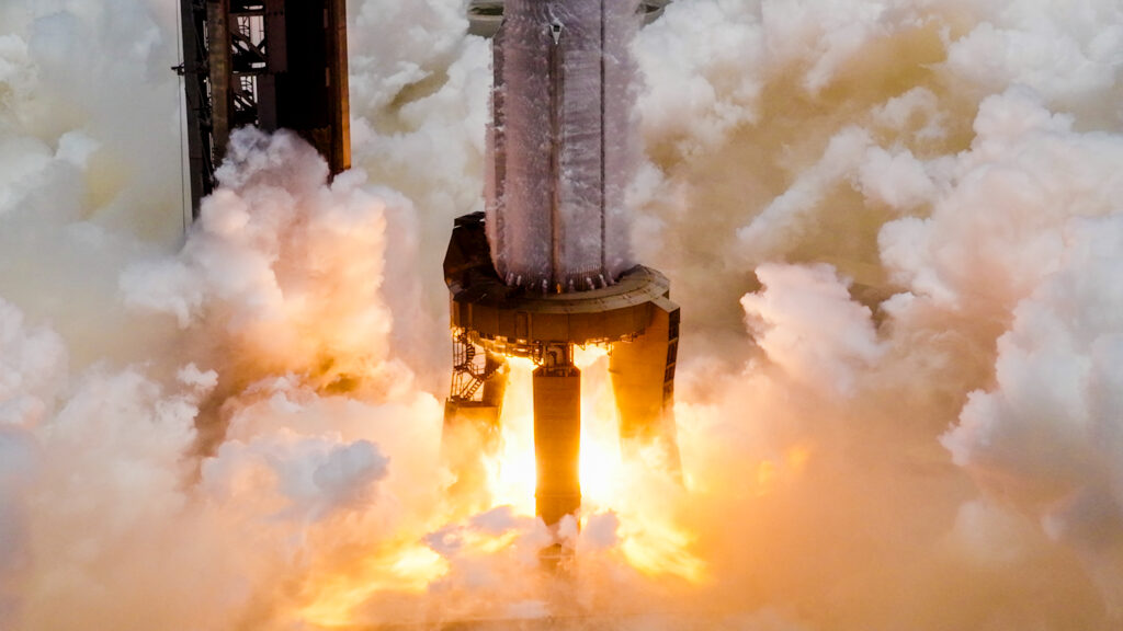 SpaceX fires up Super Heavy booster ahead of Starship's 10th test flight (video)