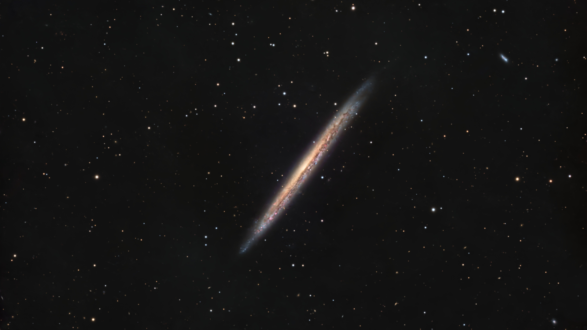 The Knife Edge Galaxy cuts a sharp profile in new amateur portrait (photo)