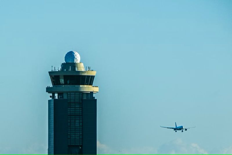 Airport radar could signal our existence to aliens