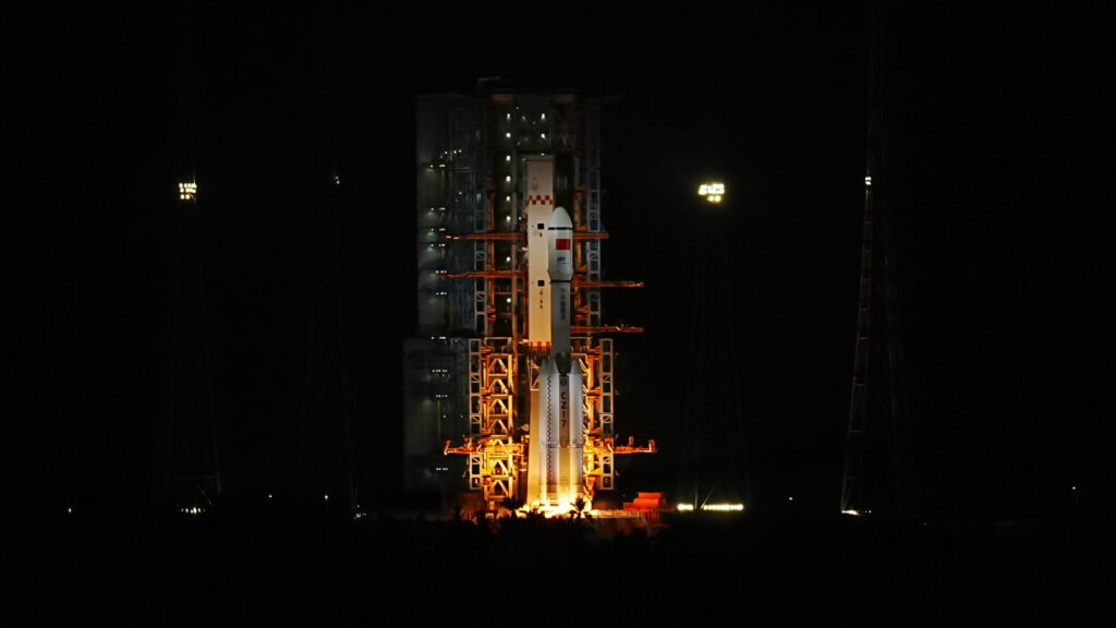 China launches new spacesuits, other supplies to Tiangong space station (video)