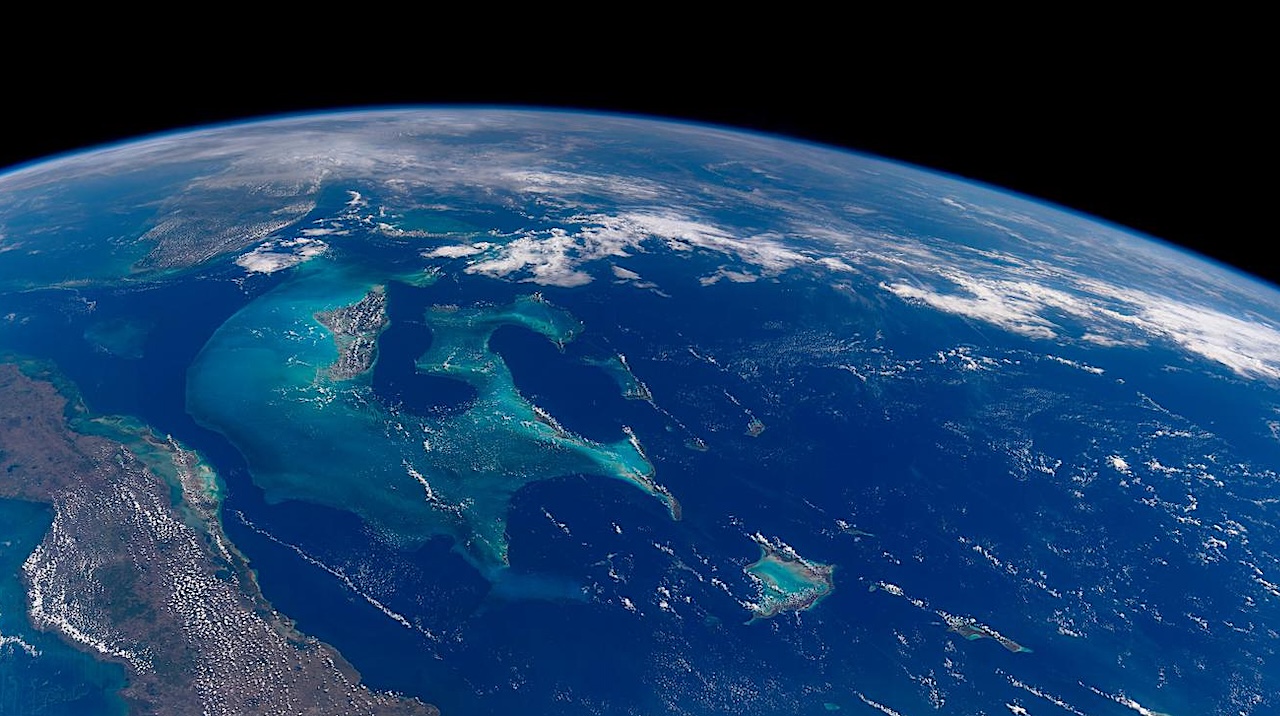 On The Relative Humidity Of Earth’s Atmosphere