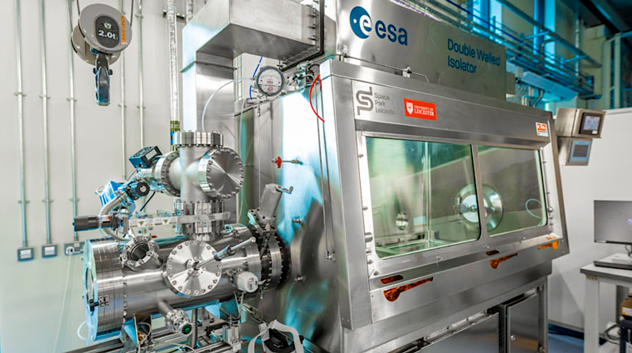 Planetary Protection: Technology For Ultra-clean Mini-lab To Contain Extraterrestrial Samples