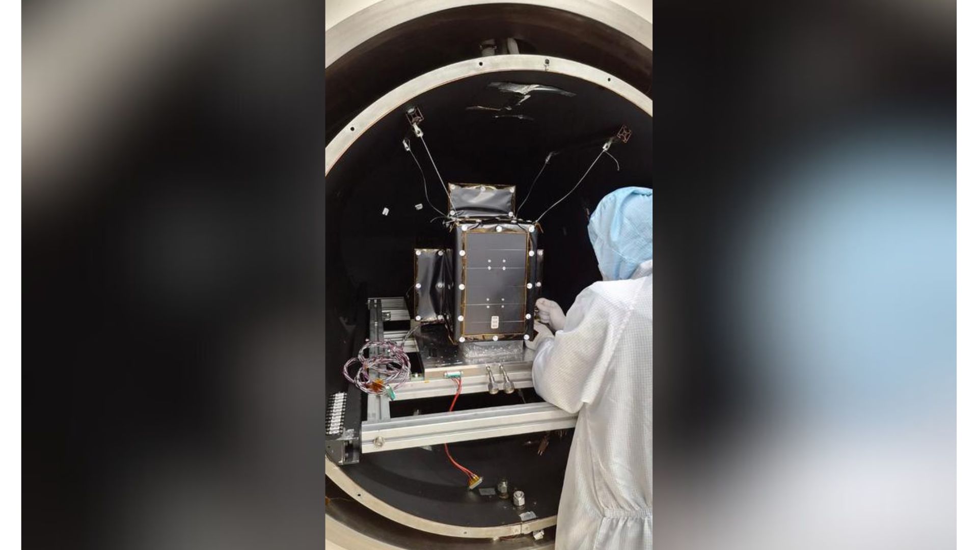 This new 'CosmoCube' moon orbiter could eavesdrop on whispers from the early universe