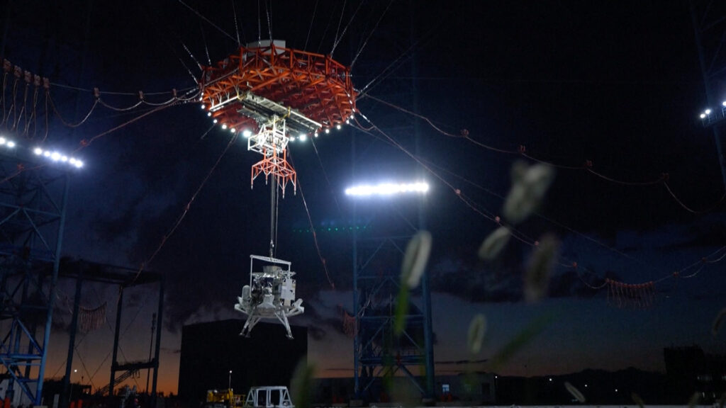 China's lunar lander aces touchdown and takeoff tests ahead of planned 2030 crewed moon mission (video)