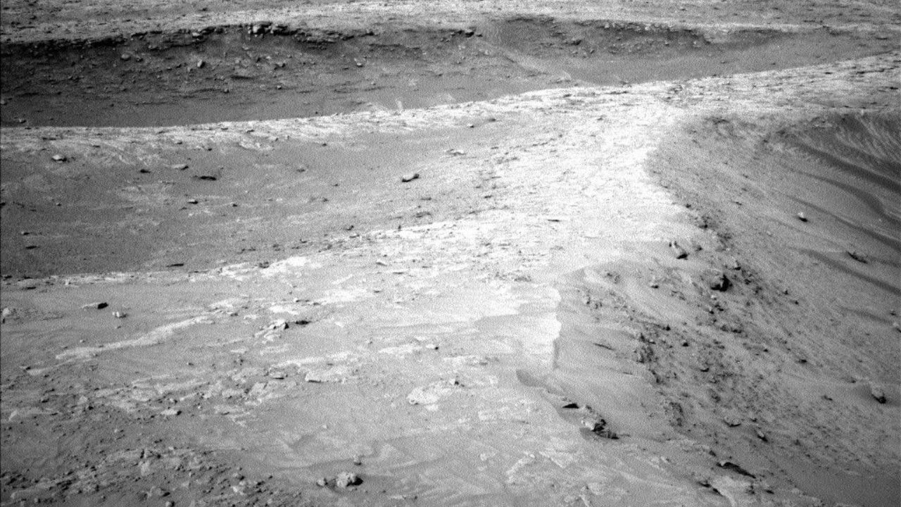 Curiosity rover images 3 intersecting Mars ridges | Space photo of the day for Aug. 21, 2025