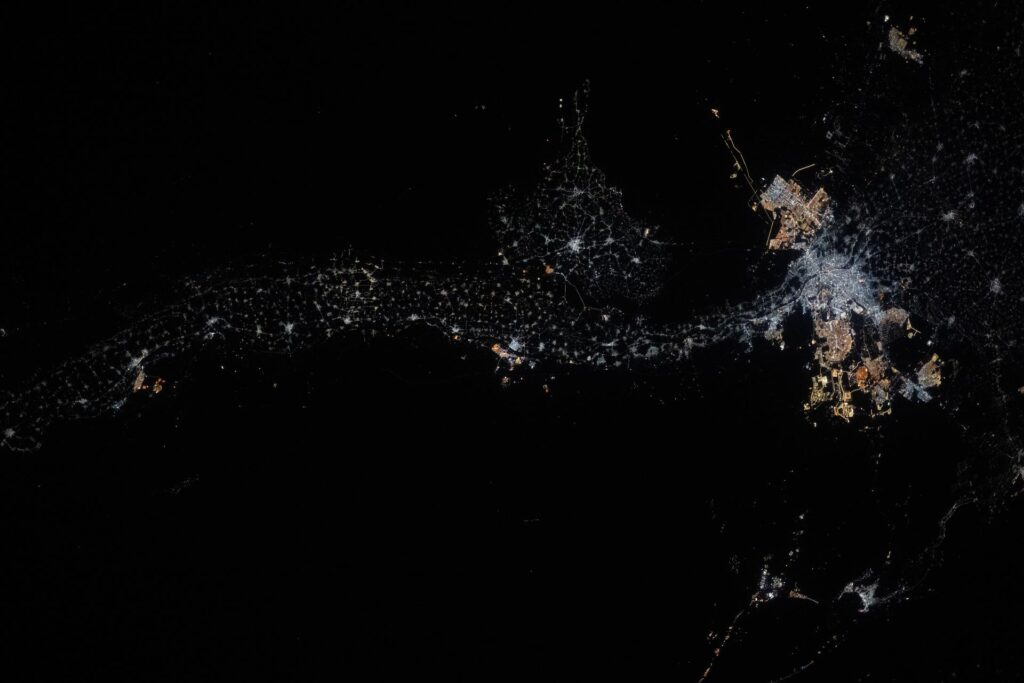 ISS astronaut captures Egypt's glittering Nile River at night | Space photo of the day for Aug. 26, 2025
