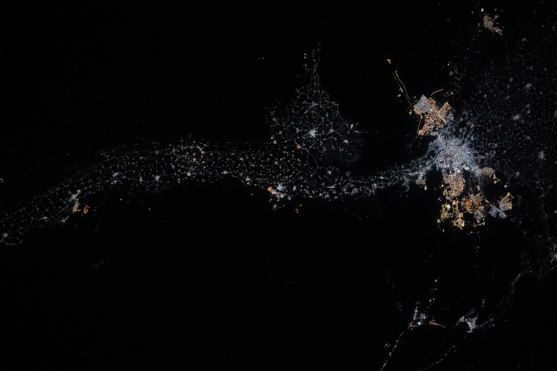 ISS astronaut captures Egypt's glittering Nile River at night | Space photo of the day for Aug. 26, 2025