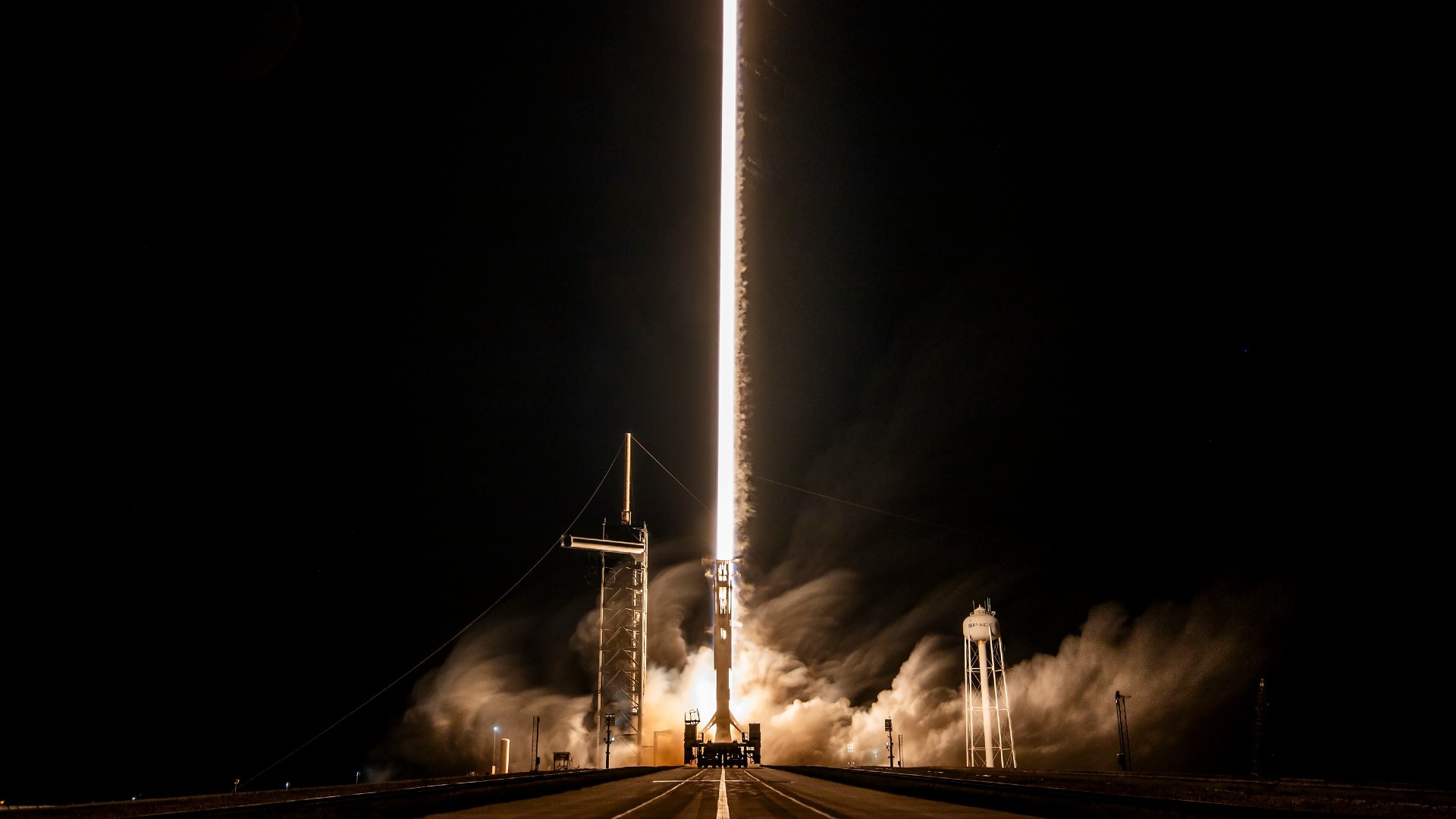 Relive SpaceX's nighttime launch of the X-37B space plane with these dazzling photos