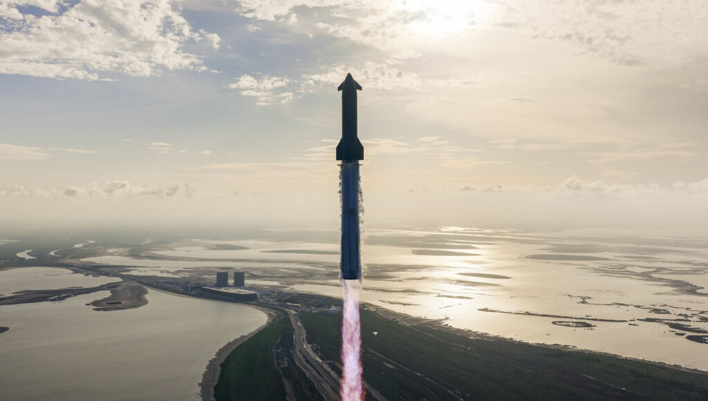 Starship brings the heat in fiery Flight 10 launch video from SpaceX
