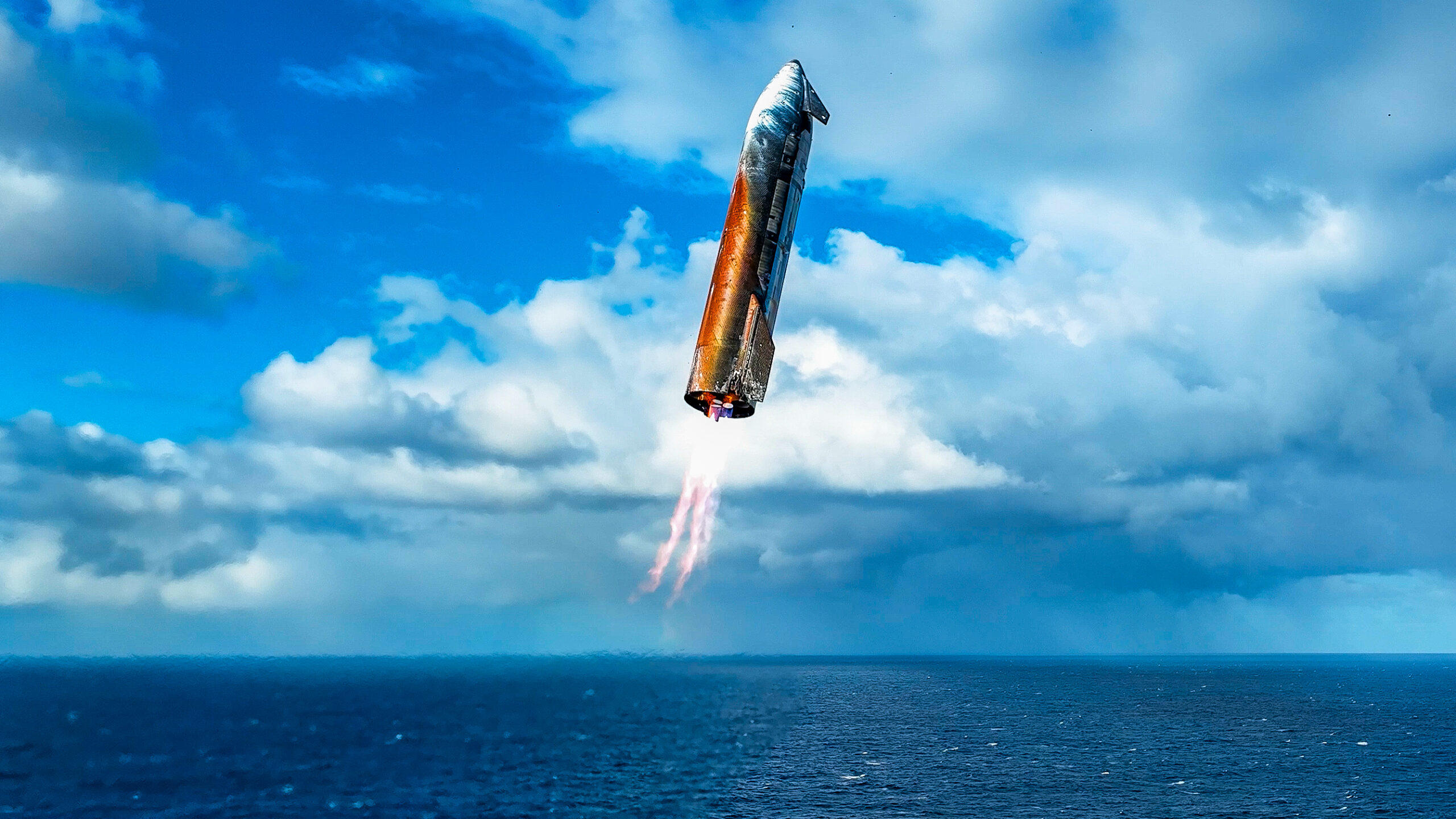 Watch a burnt and battered Starship splash down in Indian Ocean to wrap up historic Flight 10 (video, photos)