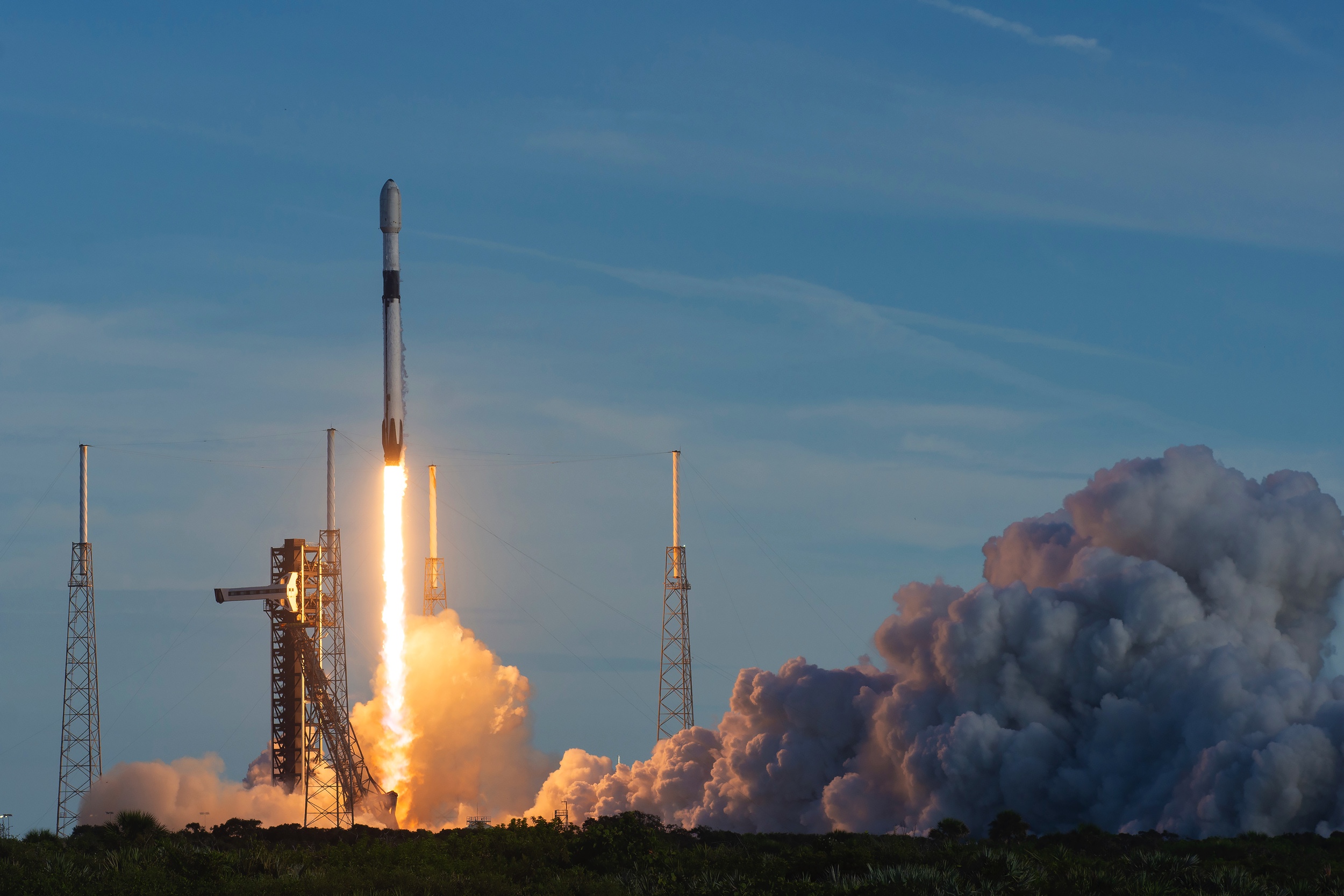 White House issues executive order to revamp commercial space regulations
