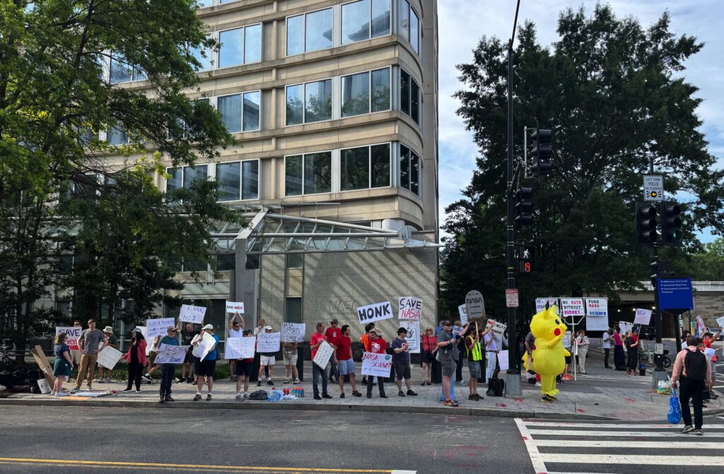 White House moves to eliminate NASA labor unions
