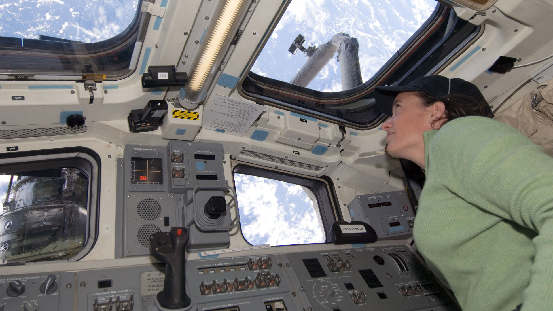 Astronaut Megan McArthur, 1st woman to pilot SpaceX Dragon, retires after 25-year NASA career