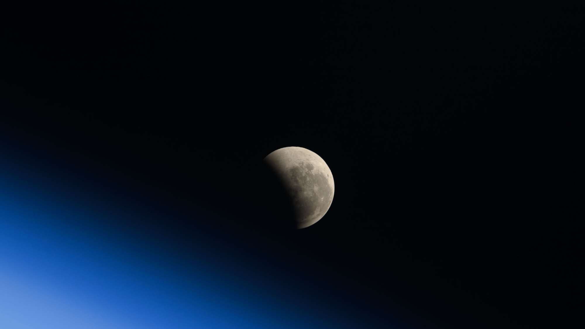 Astronauts capture amazing views of the total lunar eclipse from the ISS (photos)