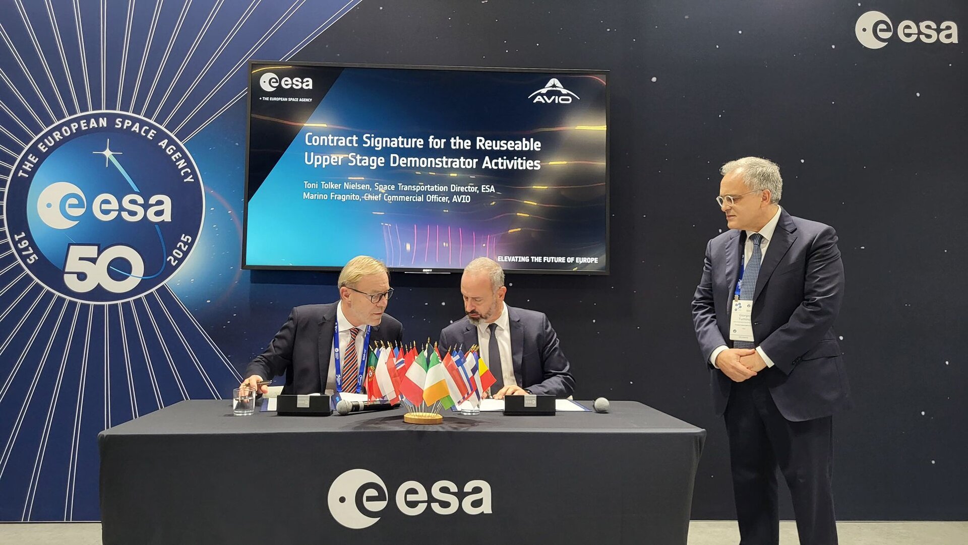 ESA and Avio sign contract for a reuseable upper stage demonstration mission