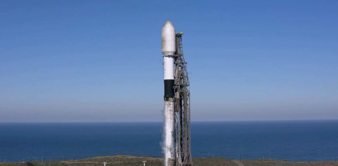 Live coverage: SpaceX’s Tuesday night Starlink features rare debut of a Falcon booster