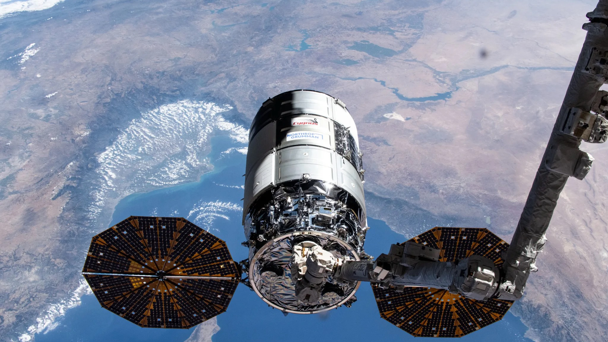 Northrop Grumman's 'Cygnus XL' cargo spacecraft suffers thruster issue on way to the International Space Station