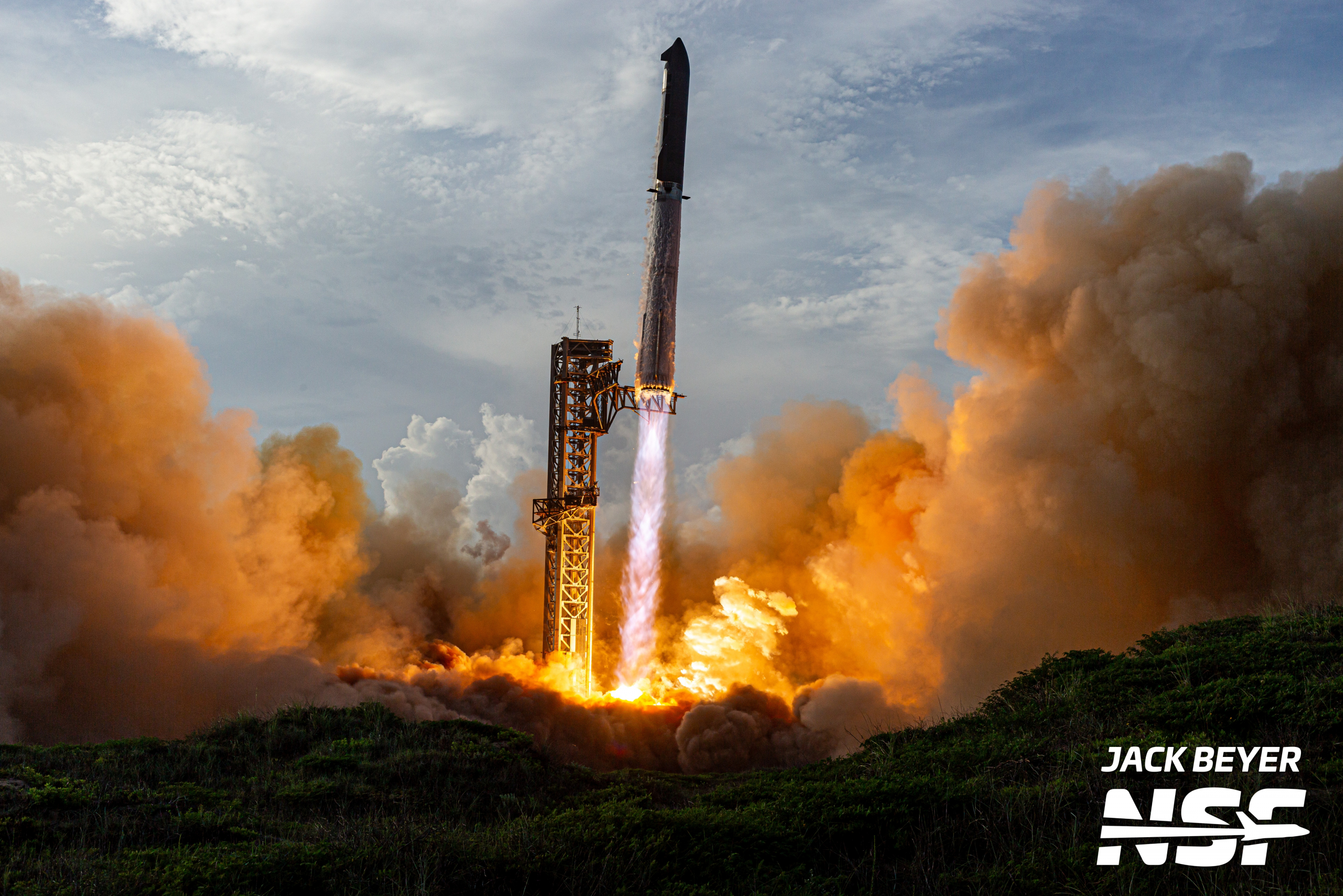 SpaceX Achieves Milestone with Successful Flight 10 of Starship Program