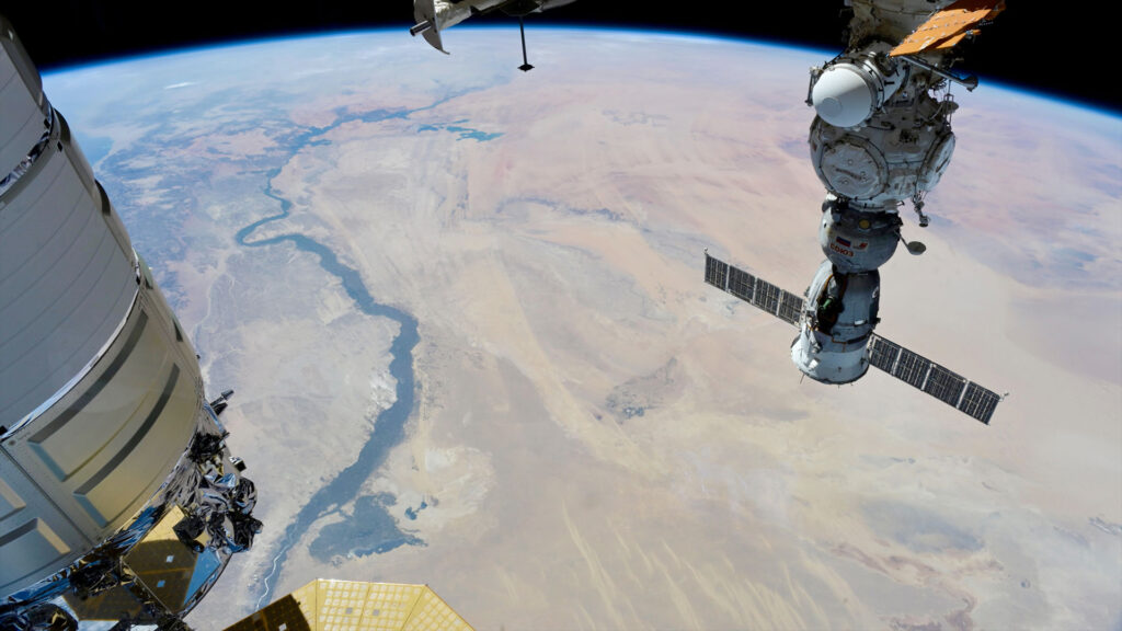 Astronauts work through the U.S. government shutdown | On the International Space Station Sept. 29-Oct. 3, 2025