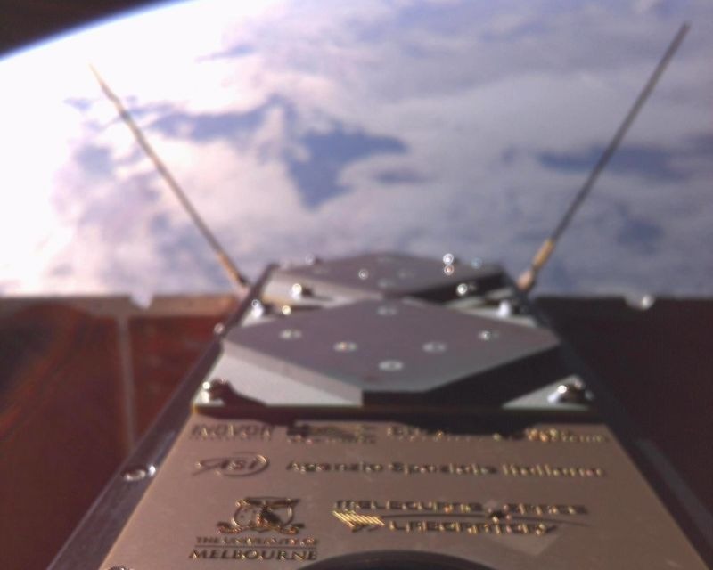 Australian nanosatellite snaps 1st selfie in space before tracking cosmic gamma-ray bursts (photo)