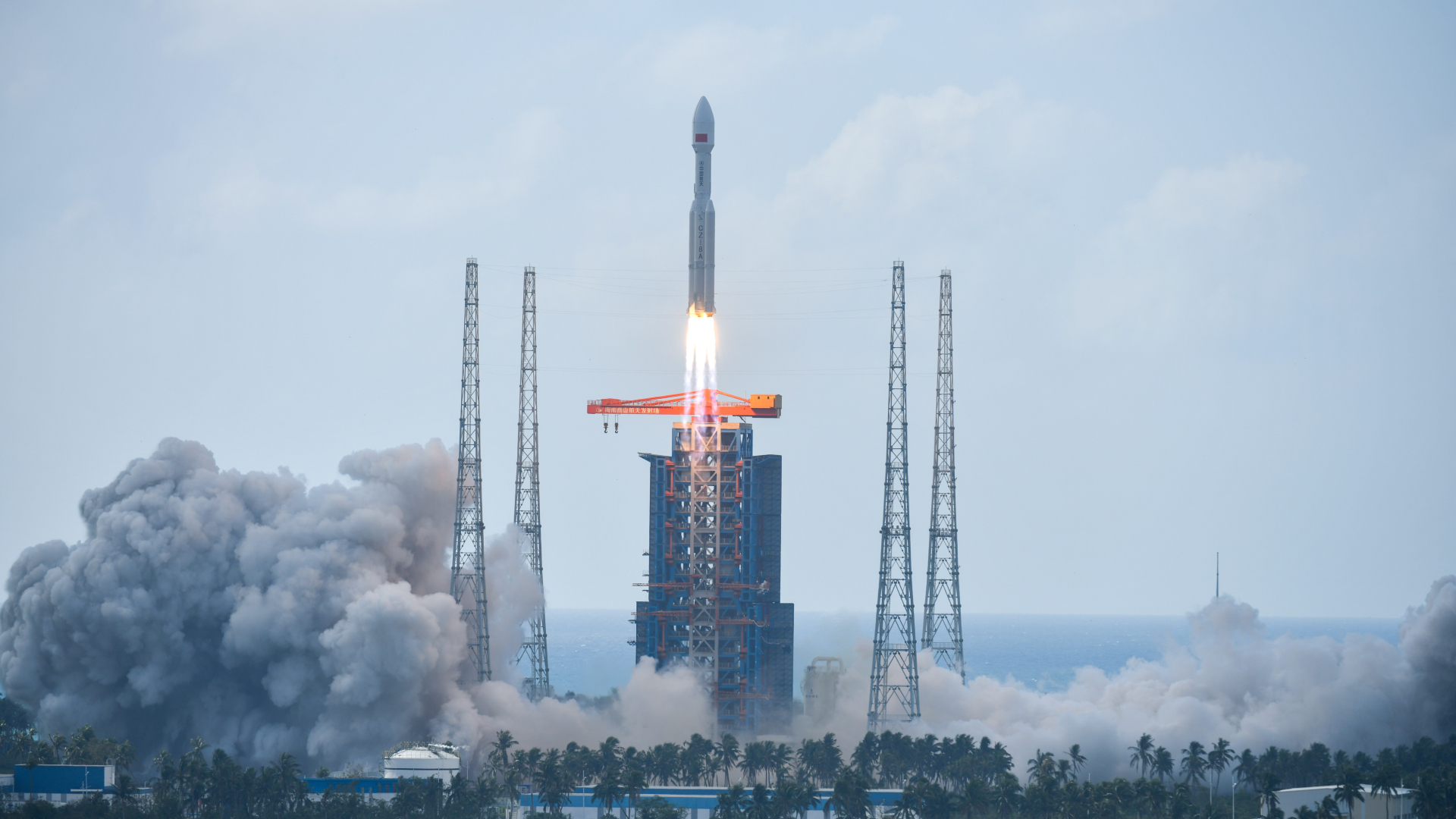 China launches internet satellites on 600th mission of Long March rocket (video)