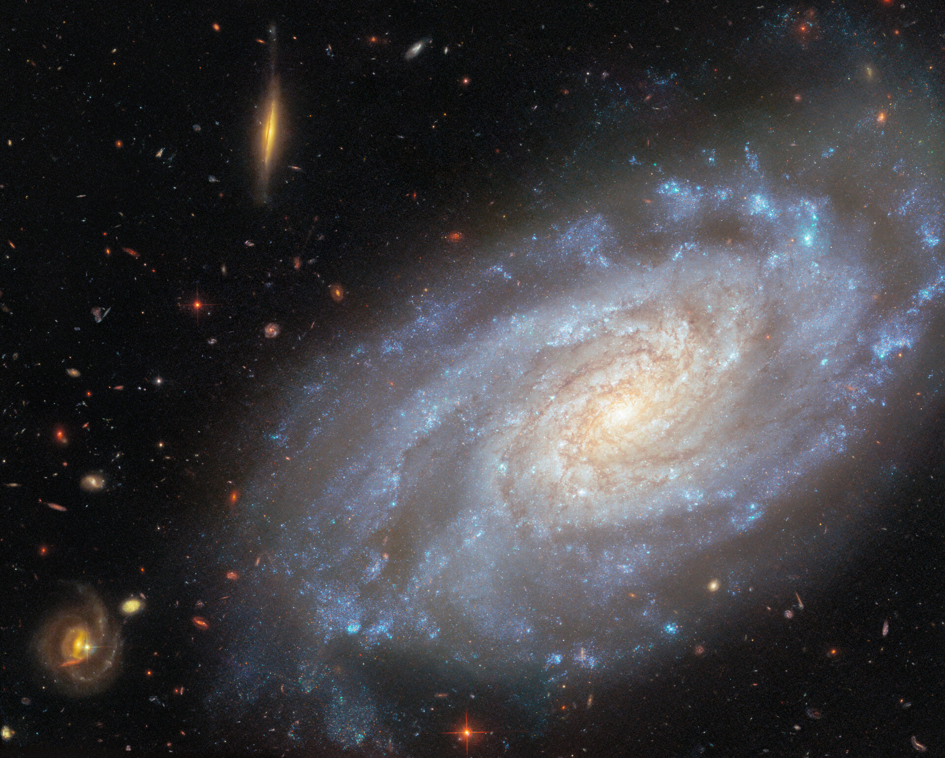 Hubble Reveals Stunning New Image of Spiral Galaxy NGC 3370 and Its Role in Measuring Cosmic Distances