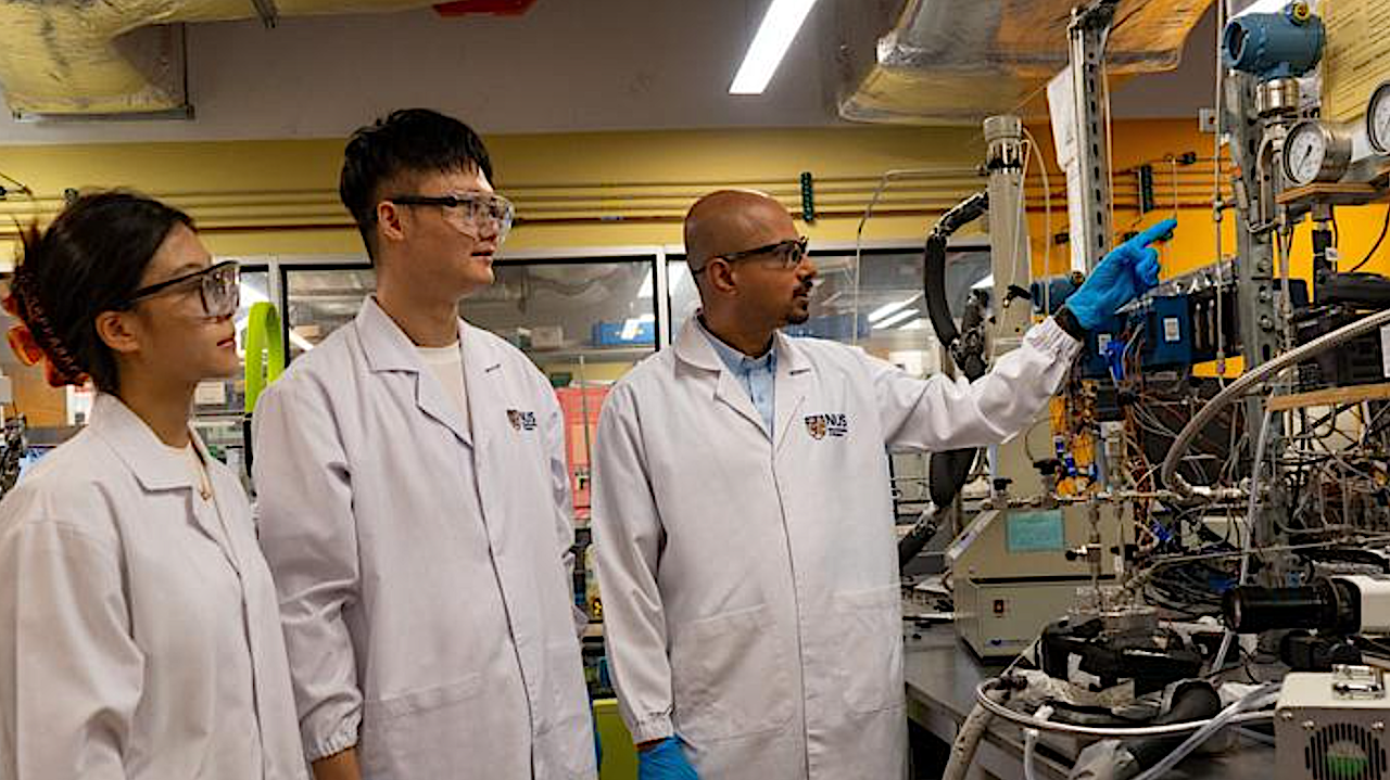 Ice Mixed With Amino Acids Stores Methane In Minutes