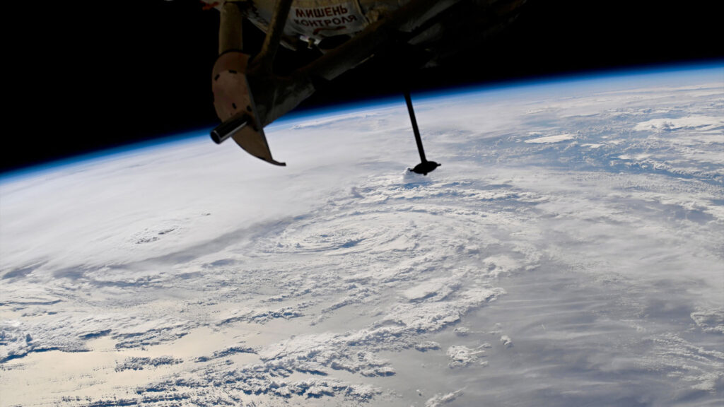Japanese astronaut eyes typhoon from orbit | On the International Space Station Oct. 6 - 10, 2025