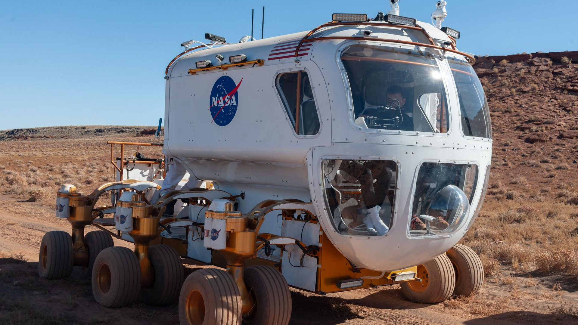 NASA's Lunar Electric Rover rolls across Arizona | Space photo of the day for Oct. 9, 2025
