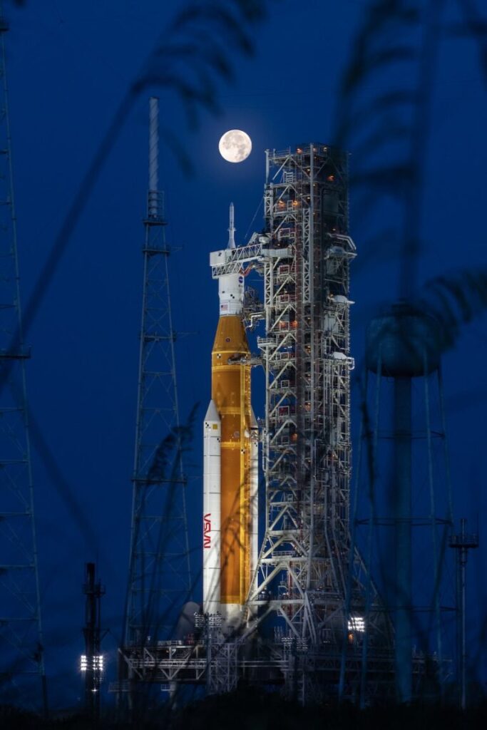 Orion spacecraft arrives at VAB ahead of stacking for Artemis 2