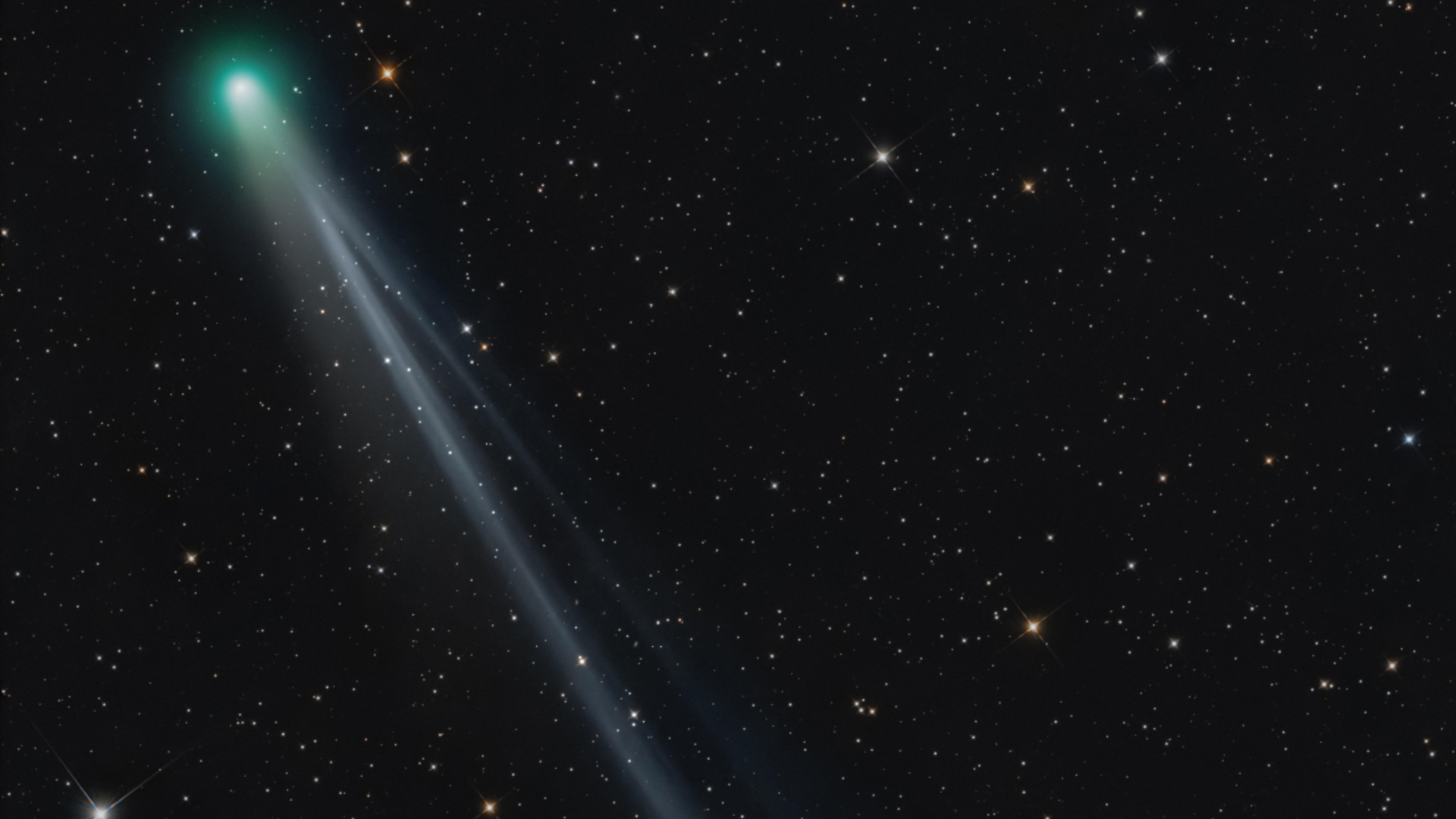 Solar wind tears a chunk from Comet Lemmon's tail in incredible new astrophotography images