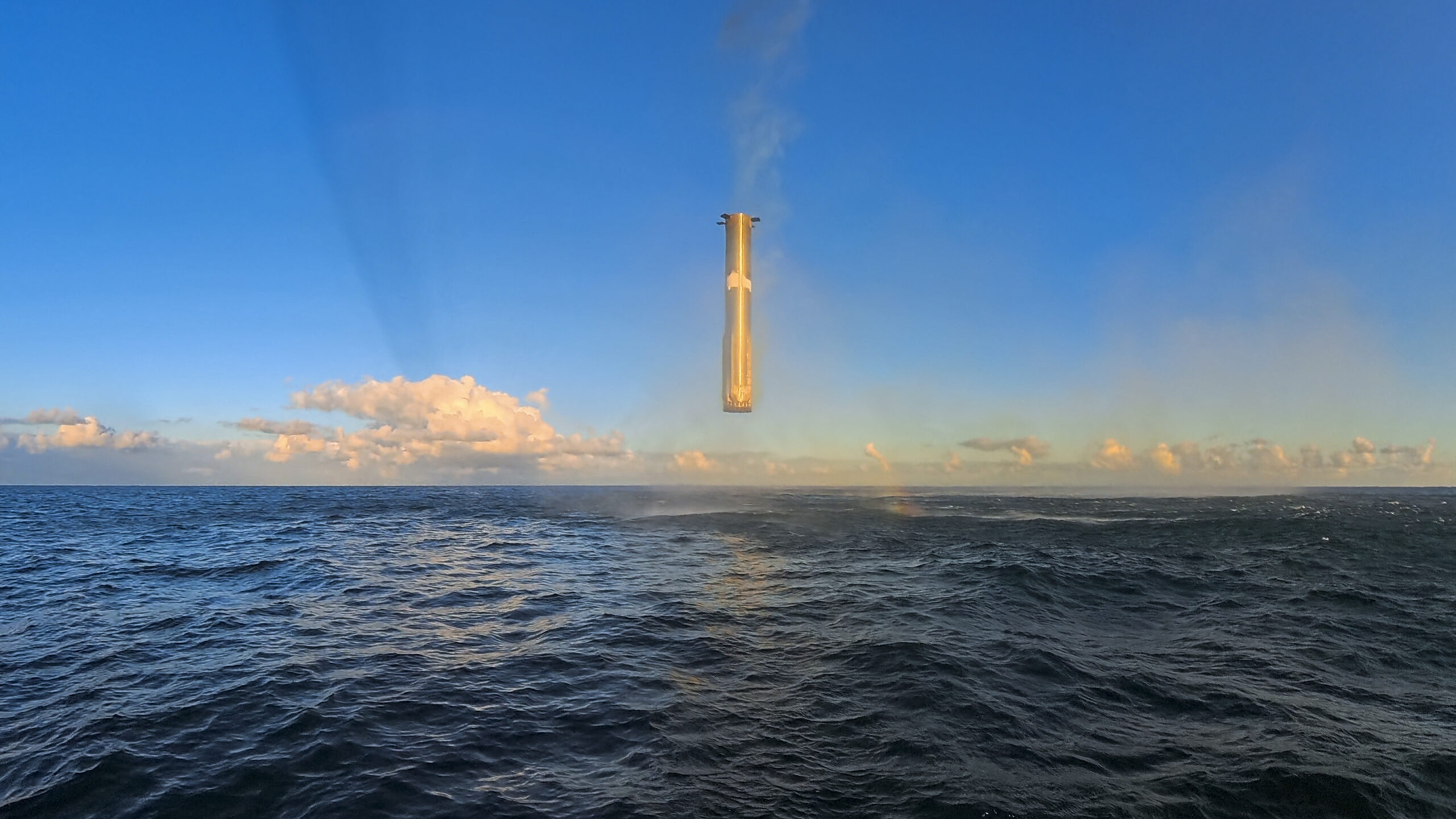 Watch SpaceX's Super Heavy Starship booster hover in mid-air before plunging into the sea (video)