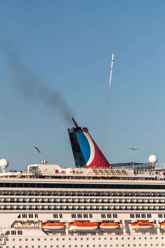 Blue Origin launches twin Mars probes for NASA as New Glenn makes first landing