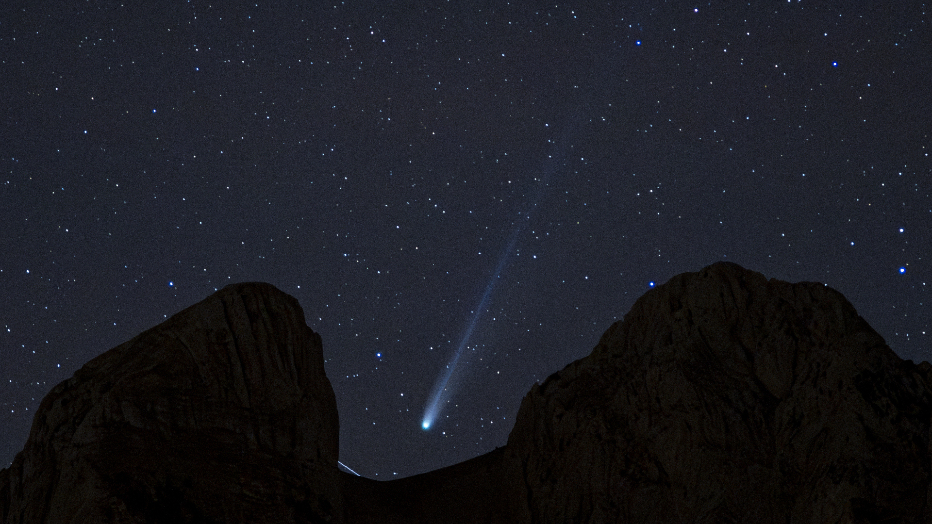 Comet Lemmon lights up the sky over Spain | Space photo of the day for Nov. 11, 2025