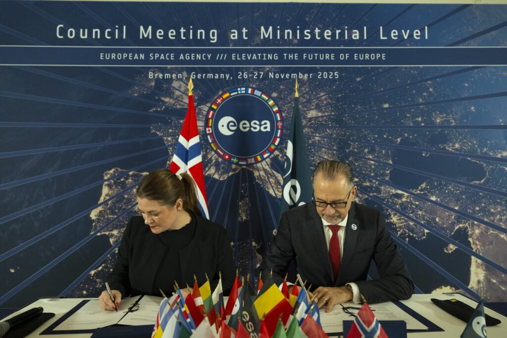 ESA and Norway announce plans for an Arctic Space Centre