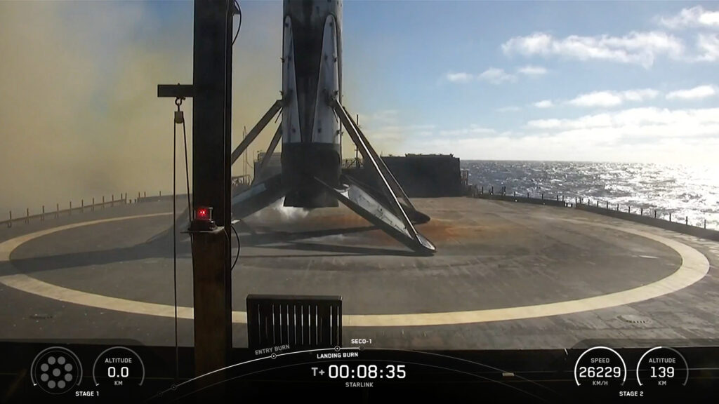 SpaceX launches 28 Starlink satellites from California's central coast (video)