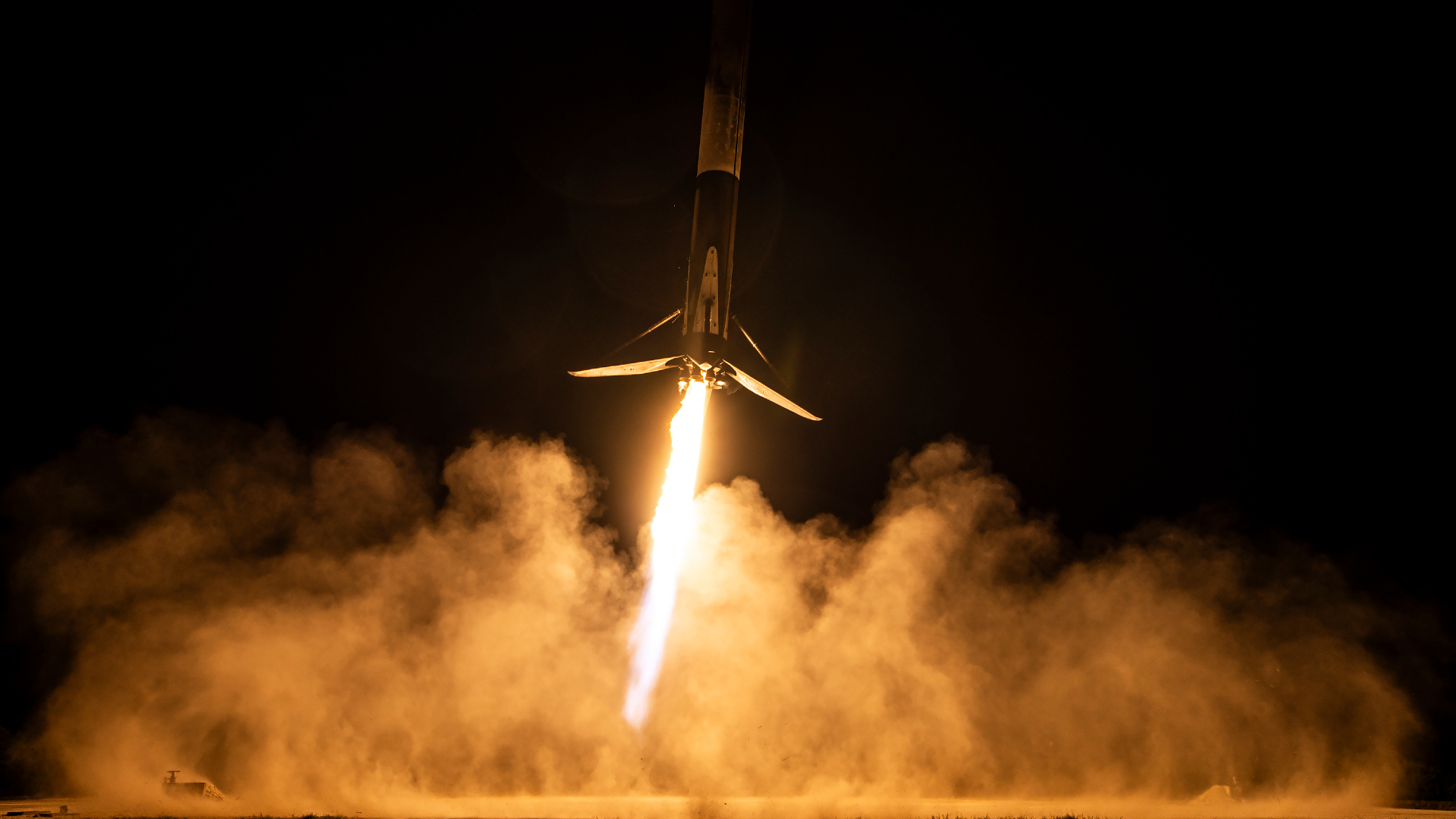SpaceX's fiery Falcon 9 comes in for a landing | Space photo of the day for Nov. 6, 2025