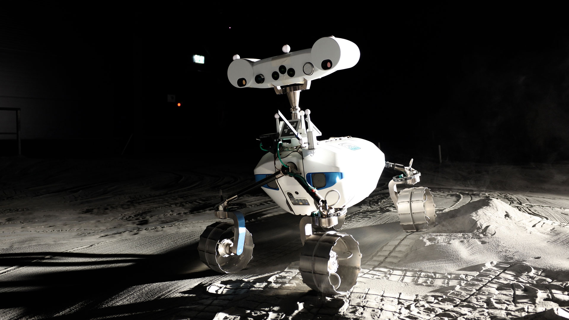 These 2 moon rovers used cameras and lasers to hunt for simulated water ice — and one looks like WALL-E