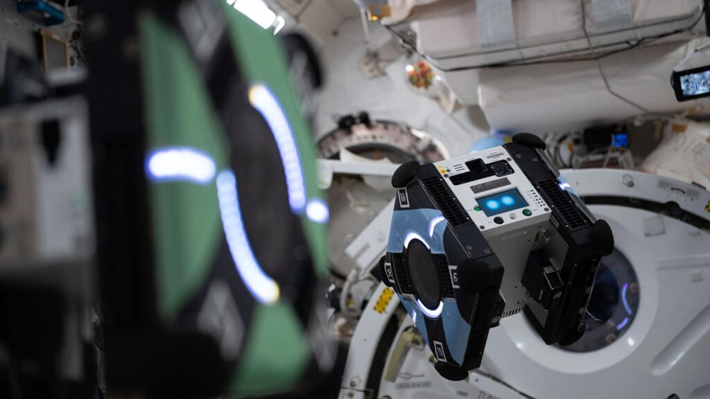 AI helps pilot free-flying robot around the International Space Station for 1st time ever